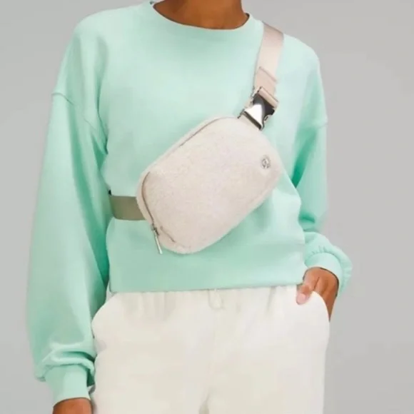 NWT Wear Everywhere Lululemon Belt Bag - Picture 9 of 9